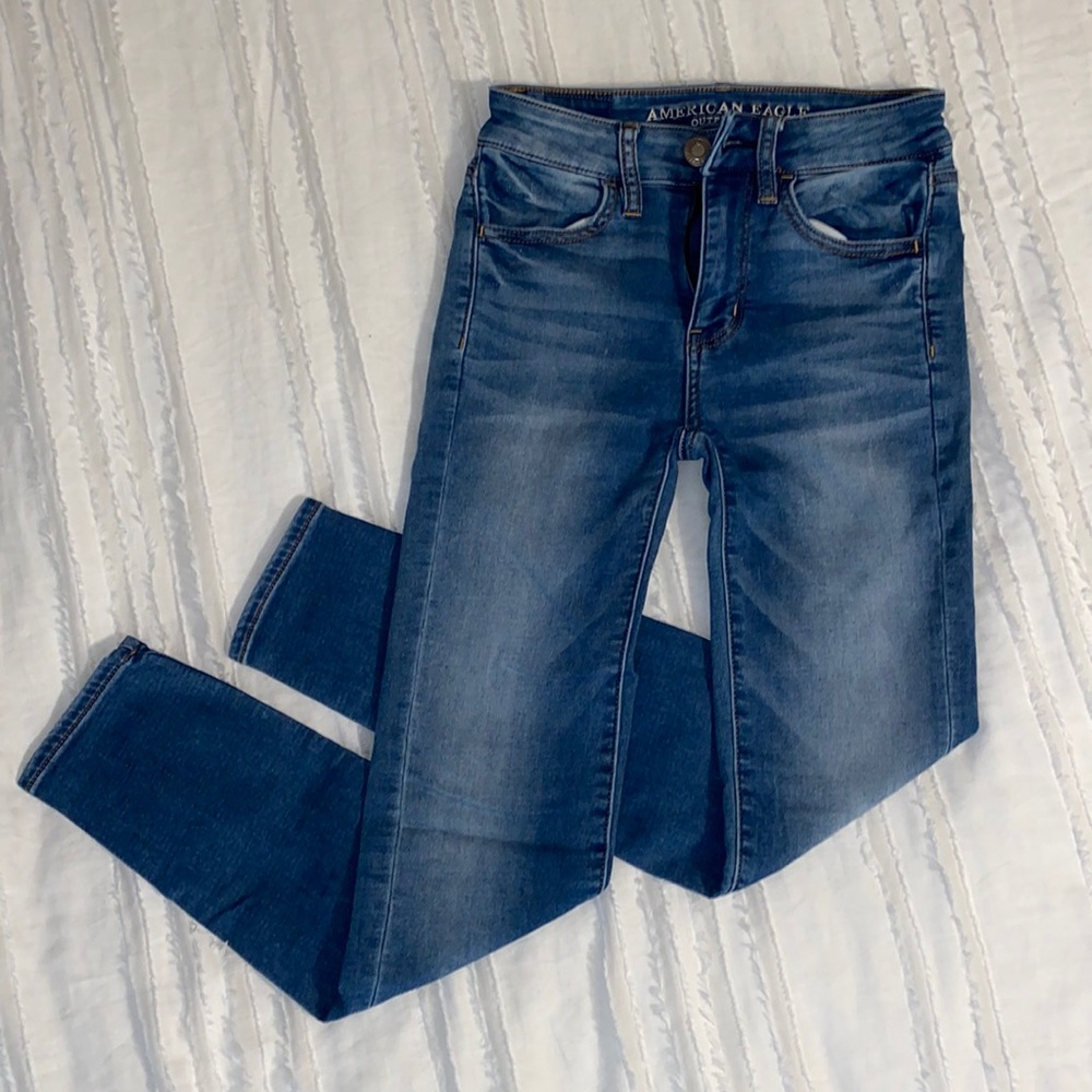 American Eagle 00 regular medium washed jeans